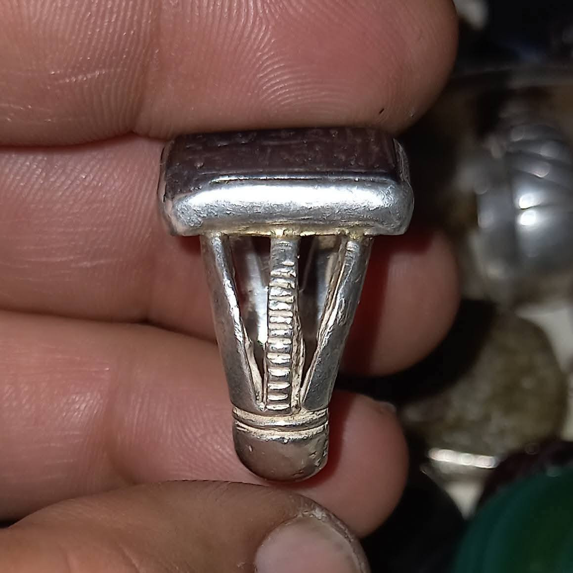 ⚫️محبس حجر الحديد الصيني قطعة قديمة حيل حجر وسياقه وخط قديمات أي استفسار أو سؤال الحجز واتساب يوجد توصيل كافة محافظات العراق
***********
