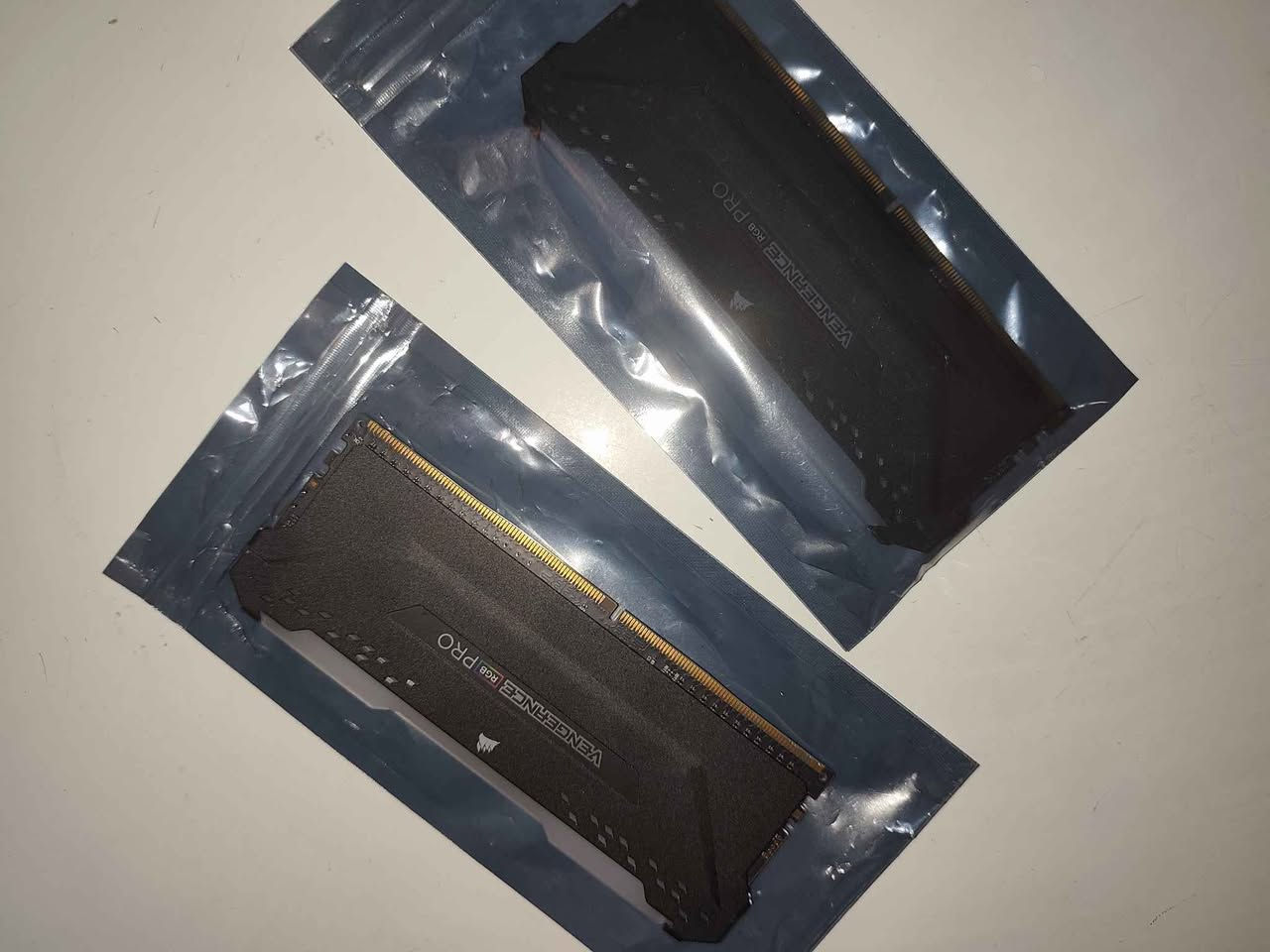 رامات ddr4 crossair 3600 
2*8 
متوفر ب اللون اسود والبيض
*********** موصل, نينوى
