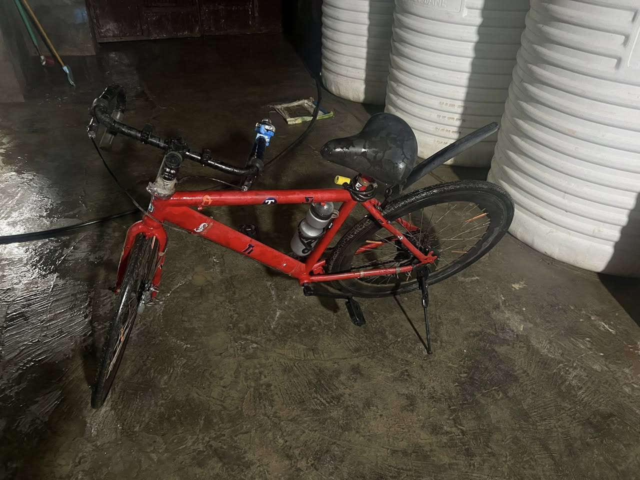 بيسكل للبيع الشراي يجي خاص او يتصل على هذا الرقم وبيه واتساب ***********
