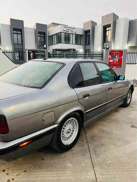 بیئێم مودیل1991
 کراوە بە 1995
 525iبیلاد گێر ئۆتۆماتیک مەکینە کەپس
 گێرو مەکینەو ئەکسل بەشەرت
بۆیاخ عامە بەس چەمپێکی پێشی هەیە لای سەکن 
موسو بڕاوە بەشەرت 
سڵایت چوار جام کارەبا
 دەبڵ ئێرباک پێش پان
 کوشن جلدی سپی
 چوار تایەو ویلی موشەبەکی بیلادی لەژێرە
ڕەقەم هەولێر سەنەوی بەسەرجوە بەشەرتی تحویل  6ورەقە غرامەی لەسەرە دوای معامەلە ئەیگێرمەوە                سعر 48مجال
شوێن چەمچەماڵ 
ژ.م ***********
***********
ئەدمین ❤🌹 شمشمل
