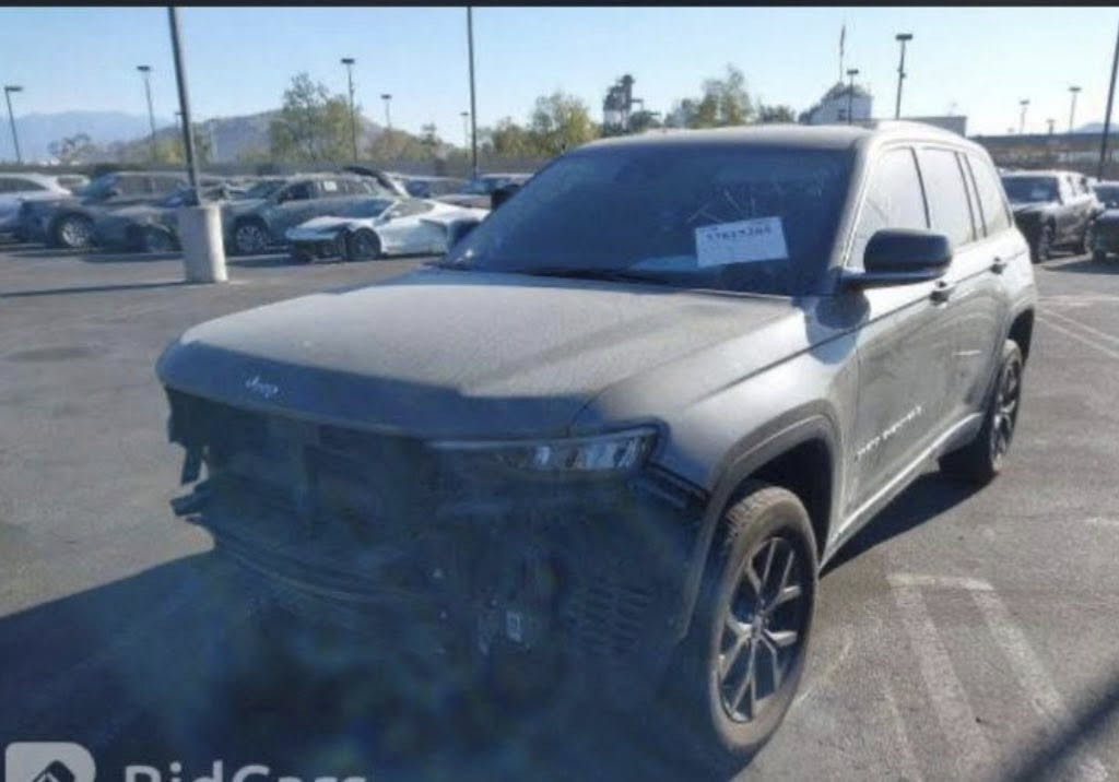 السلام عليكم
جيب لمتد موديل. 2022

5 راكب قصيره ماشيه 60 الف 

رقم بغداد تحويل مباشر 

وارد أمريكي ضرر موضح بالمنشور لا إرباك ولا ضربه قويه بيها سونار موجود سياره مال جناي كلش حلوه جديده اي نقص مابيها 

مواصفاته :بصمه كشنات جلد شاشه كبيره حساس خلفي رادار امامي خلفي جانبي  جنطه كهرباء تحديد مسار اوتو ستوب دشبول ديجيتال 

مكان سياره الفلوجه متواجد بغداد بعض الأحيان 

السعر ٣٢٥ ورقه 
 

***********
