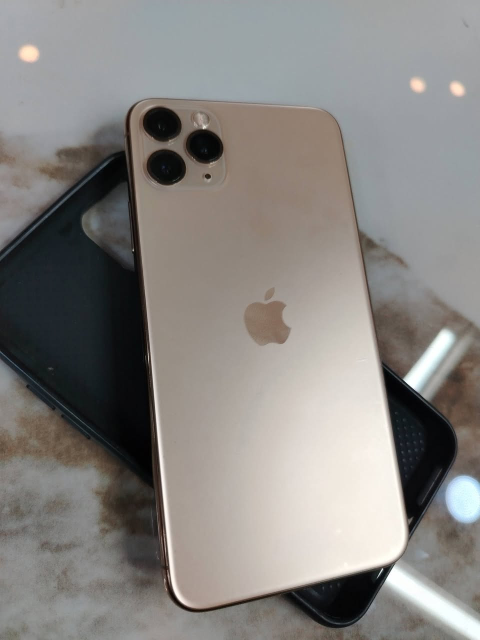 ايفون ١١ برو ماكس ٢٥٦ بطاريه ٧٦ مبدل شاشه نوعيه زينه بيع او مراوس ***********
