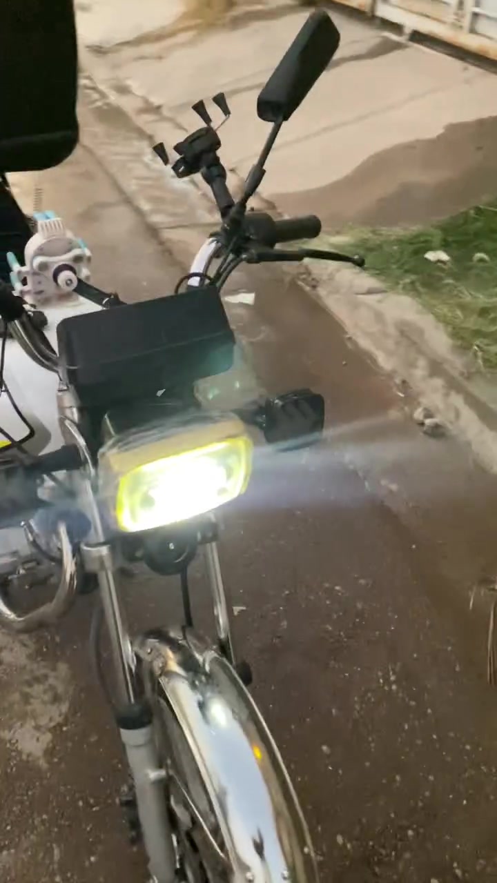 سونك ايراني الدراجة خير من الله اكفل الك كير و محرك و كهربائيات مابيهة نقص 
الدراجة موديل 21 محدثة 25 تجي تفحص و تاخذ الدراجة شوفه عينك نكرة سلف و هندر واحد اوراقهة كاملات تجي بس نتكاتب و بلعافية مكاني بغداد الغزالية السعر 650 و بيهة مجال حك الجية رقمي 
***********
