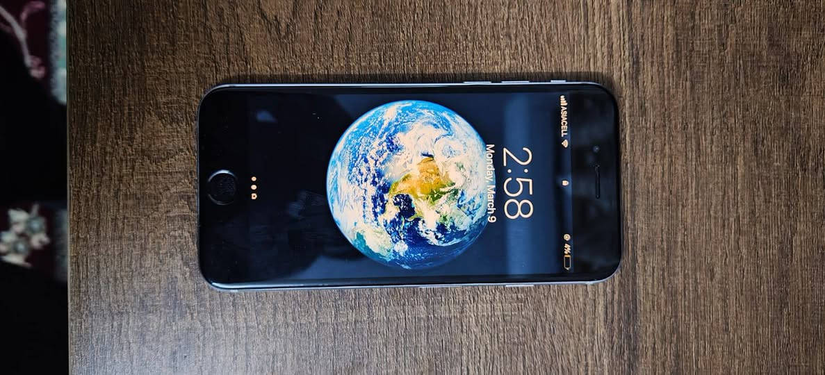 سلام عليكم من رخصة الادمن 
آيفون 6 للبيع 
الجهاز نضيف كلش كلش شخط ما بي 
كاميراته شغاله البصمة شغاله كلشي بي شغال 
الجهاز بطاريته 100% امبدلة اصلية 
ذاكره 16GB
السعر : 40 الف وبي مجال للطيبين
للاستفسار‏ / ‪***********‬‏
