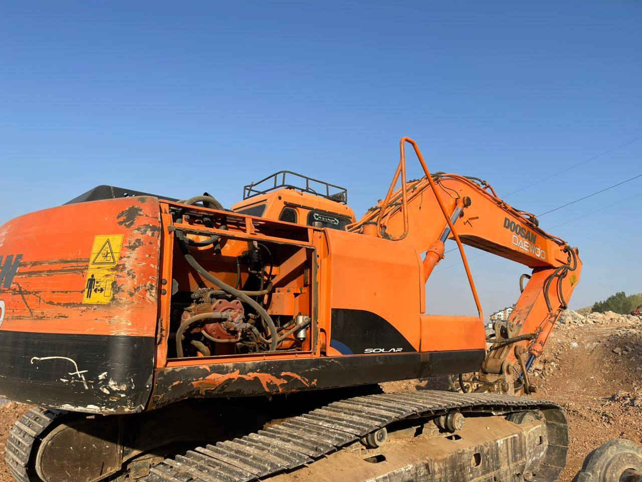 حفاره ديؤ بؤ فرؤشتن للبيع حجم 225 موديل 2006
رقمو سناويه زؤر خوينه همو گيني بشرته 
رقم تليفون ‏‪***********‬‏
