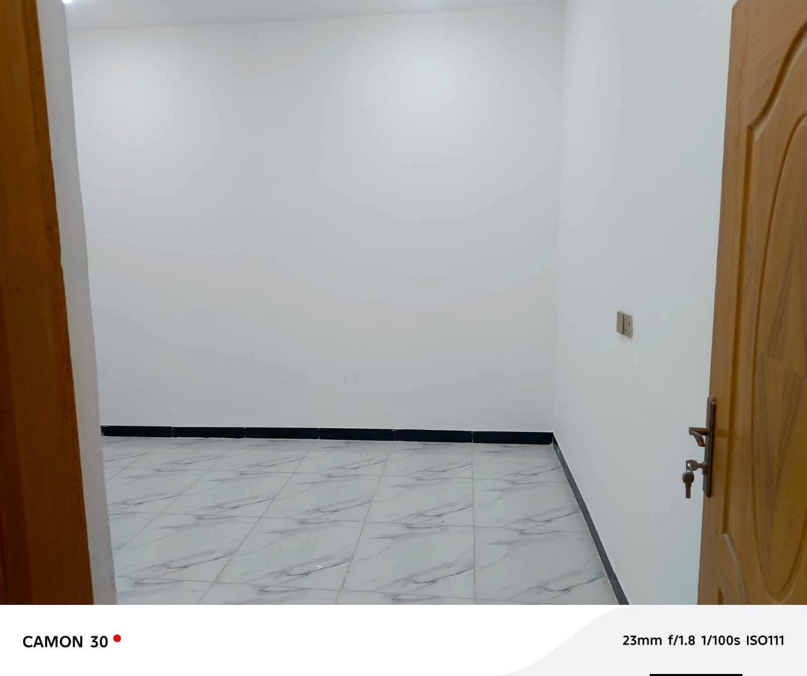 دار ال رهن مساحه 50متر سعر رهن 10
دار  بل اقصد مساحه 80متر مقدمه 15وسعر الكلي 35مع مجال باقي تفااصيل خاص ا. مراسله واتساب بيوت سيراميك بورسلين شغل درجه اولى *********** بيوت فارغه +كل صور موجود بل منشور البيتين
