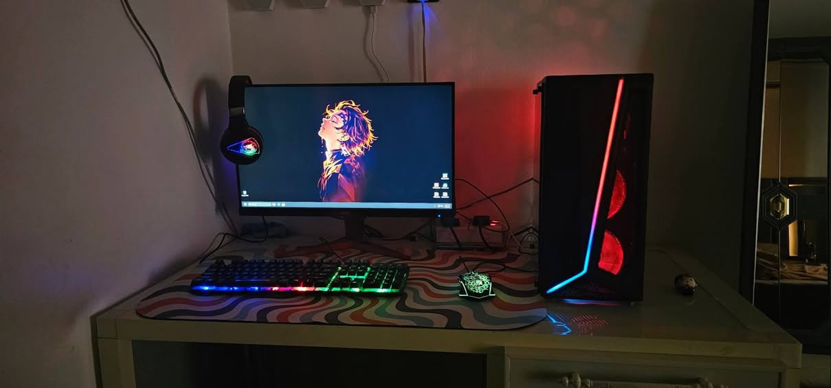 🔥 للبيع PC Gaming كامل ويا شاشة 🔥

✨ الحالة: مستعمل خفيف ونظيف جداً

💻 مواصفات الحاسوب:
🔸 المعالج: AMD Ryzen 5 3500
🔸 كرت الشاشة: NVIDIA GeForce GTX 1650 4GB
🔸 اللوحة الأم: B450
🔸 الرام: 16GB DDR4 بسرعة 3200MHz
🔸 التخزين: SSD 120GB + HDD 1TB
🔸 مزود الطاقة: 500W
🔸 الكيس: ALSEYE E-Tunnel

🖥️ الشاشة:
🔸 Acer KG251Q
🔸 دقة Full HD (1920×1080)
🔸 معدل تحديث 165Hz 🔥

🎧 الملحقات:
✔️ كيبورد ألعاب
✔️ ماوس ألعاب
✔️ سماعة رأس

✅ الجهاز نظيف جداً ومفحوص
✅ أداء ممتاز بدون مشاكل
✅ جاهز تشتغل عليه مباشرة

💰 السعر: 800 ألف قابل للتفاوض للجادين

📩 للتواصل خاص***********
