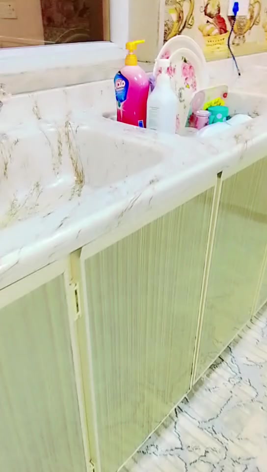 سلام علیکم
ئەم کەوەنتەرە بۆفڕۆشتنە لەهەولێر
نوێ نوێ یە بەردی تورکی یە دوو حەوزه
هەشت دەرگاو شەش چەکمەجەیە...
هی خانووی سەدمەترە....


**إذا كنت صاحب هذا الإعلان وتريد حذفه لأي سبب، رجاءا أرسل رسالة إلى الدعم الفني**