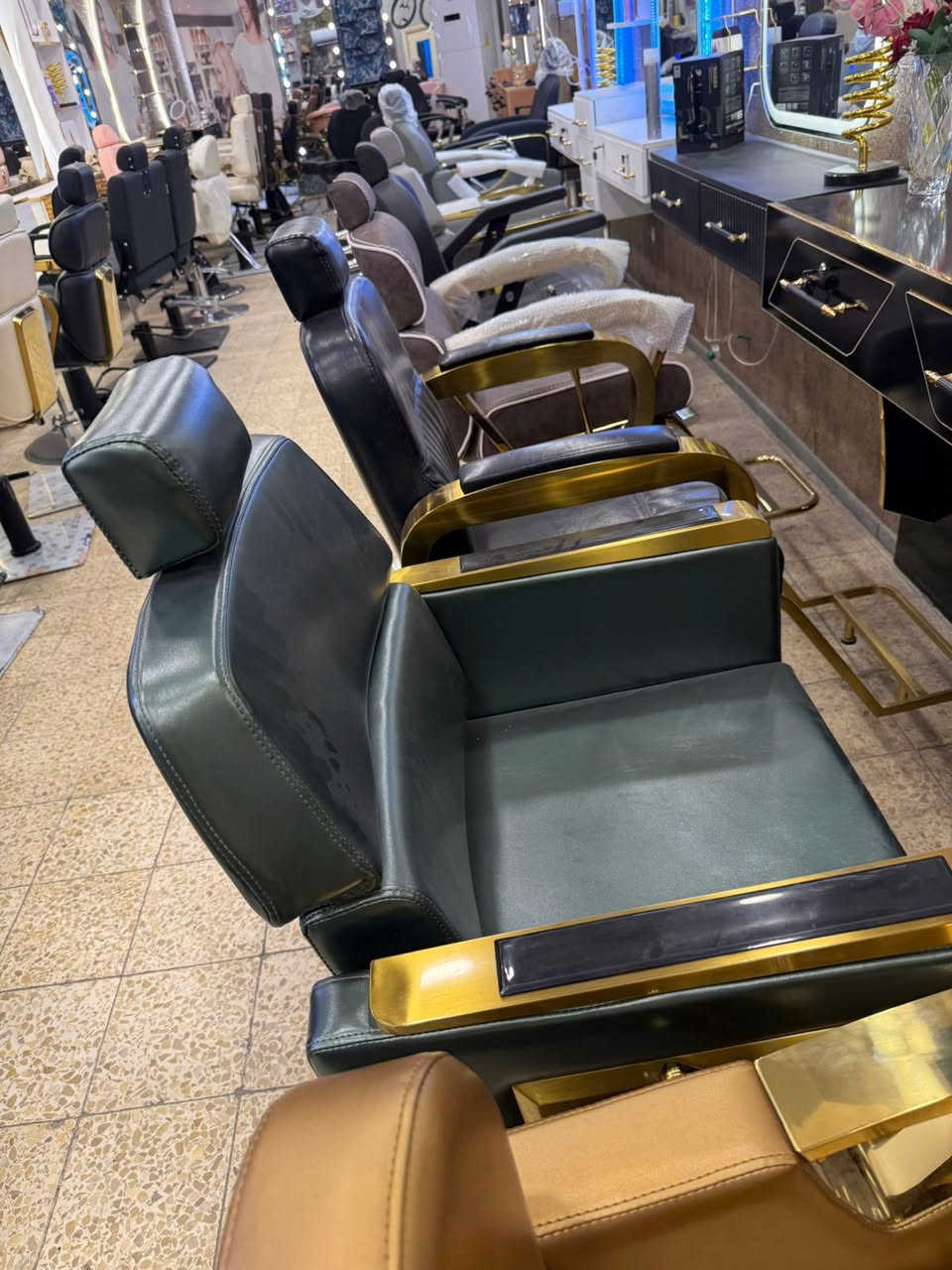 كراسي حلاقة موديلات والوان مختلفه 
@إشارة


**إذا كنت صاحب هذا الإعلان وتريد حذفه لأي سبب، رجاءا أرسل رسالة إلى الدعم الفني**