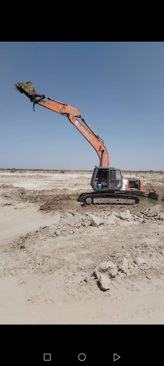 سلام عليكم حفاره تو للبيع حفاره رقم اسود واسط ابيع كلك سعر ٨٠ وبيه مجال قليل *********** العنوان ناصريه نصر
