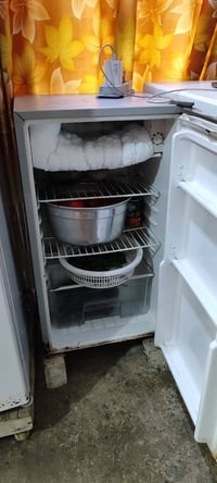 عندي هاي ثلاجه للبيع 07511944005