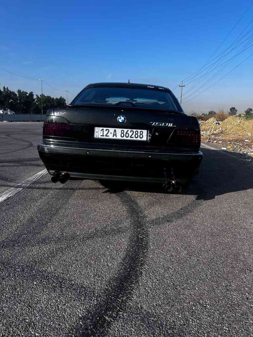 اخوان بي ام خفاش للبيع
موديل 2000 اصل 750//الي بيها حاليا 44هوه
السيارة في اي بي مواصفات 
يدات باب لد داخل خارج
فتحه 
دبل جام 
خمس بردات
برده خلفيه كهرباء
ميز طعام
مرايه قلاب بل كشن
ضهر كسار 
تليفون امامي خلفي
صندوك شفط
جكات خلفيه
لايت زنون اصلي يعني بليل نهار 
رقم الماني بسمي يعني التحويل ثاني يوم
ويل كب باخره حجم 19
لارج باب طويل 
نظام رئاسي
هاتف ***********
السعر 75 محتاج بيع فقط بدون مراوس بيها شغله بل كير الي يحب يتصل ونطي التفاصيل تحياتي 
وبيها مجال لطيبين تحياتي وتقديري لكم حميعآ
