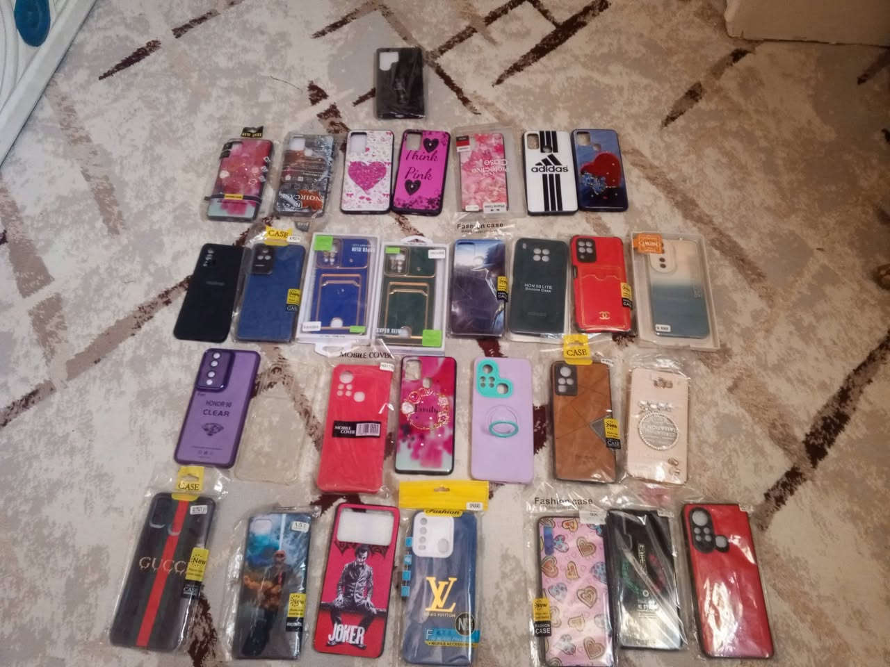 مسواك للبيع مال تعزيلت محل .كفرات نوع ايفون وسامسونك  ولزكات اصليه كميه خير من الله بعقوبه قرب تقاطع القدس تصال ***********
