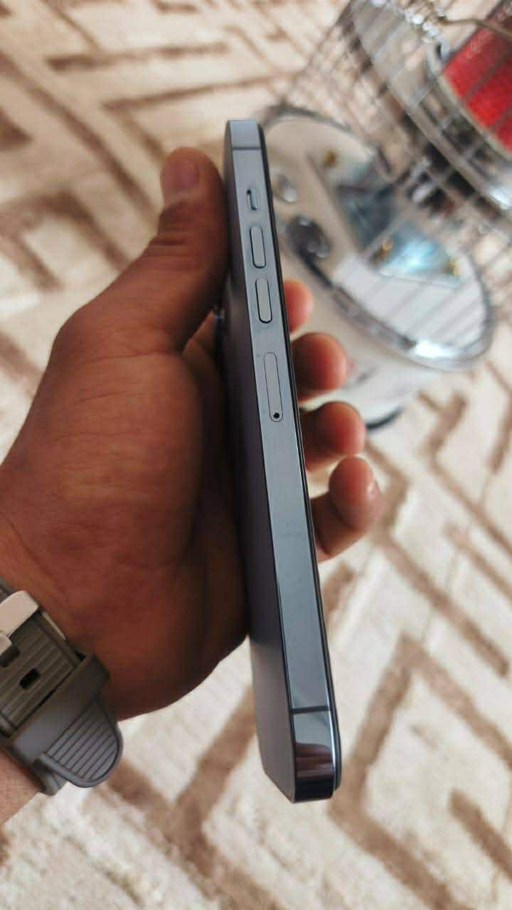 بيع ايفون ١٣ برو ماكس  ذاكره ١٢٨ بطاريه ٩٤  مرفوعه تك سيم ويدعم شريحة الكترونيه جهاز كله نورمال وضع شركه   الجهاز شاشه مالته بيها خطوط يضهرن بس ع الشاشه السوده ع غير الوان ما تضهر يختفن 
سعر400 وبي مجال ***********
