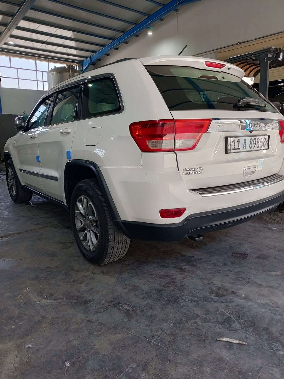 سلام عليكم جيب لاريدو رقم بغدادالدولي الجديد موديل ٢٠١٢
مكفوله من الضربه والتبديل
فقط بارد قليل بل جاملغ بل جه العكس السائق
تايرات جدد
صدر جديد خير من الله 
كشن كهرباء
مكينه 6سلندر
فور ويل4×4
قطعتين تبريد
مري شفط
بصمه
بصمه ابواب
ماشيه 124الف كيلو متر حقيقي قابل للزياده 
منظومه زنون
كشنات جلد+دوشمه جديد مشمشي
وضعيات قياده
تحكم ستريرن جهتين
سياره نظيفه مكان السياره بغداد السعر180 بيه مجال للشراي 
متواجد عل اتصال ***********
