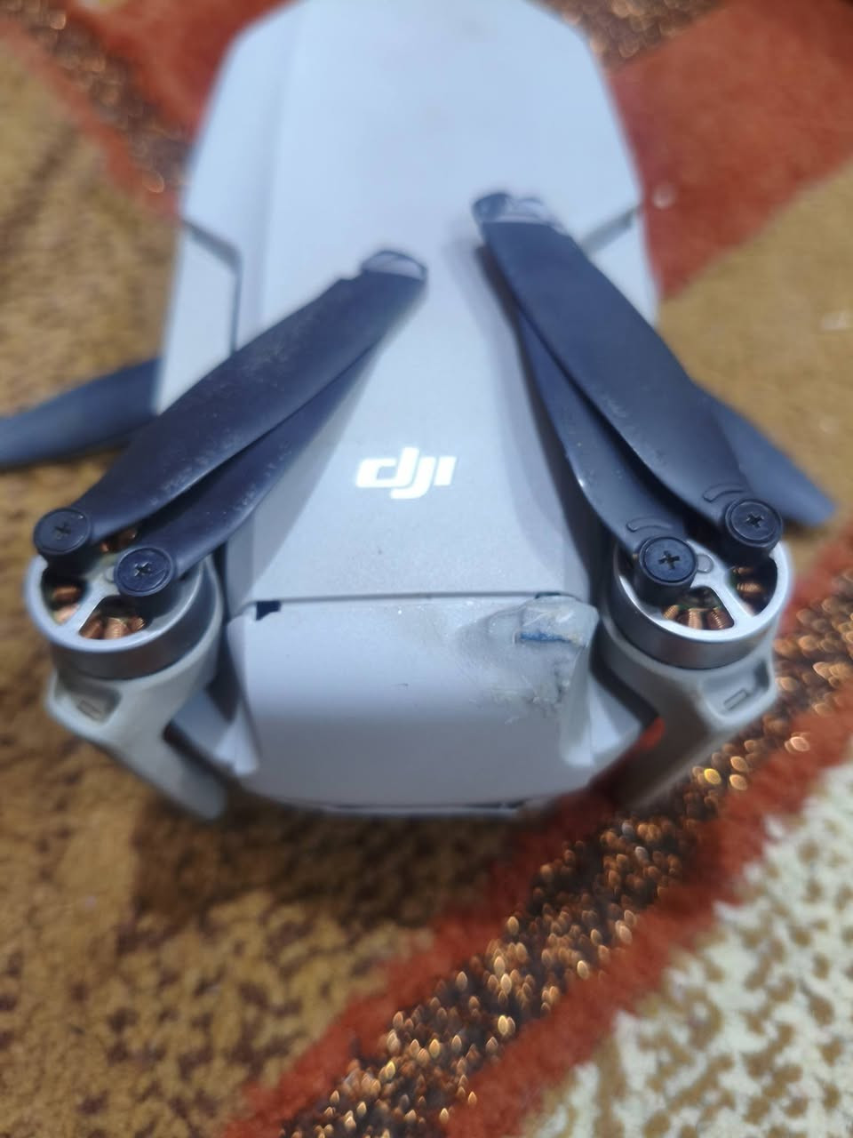 للبيع درون مني مافك لكمبل يصور بس مايتحرك للتجاهات ولا ينزل ولا يصعد  ***********
