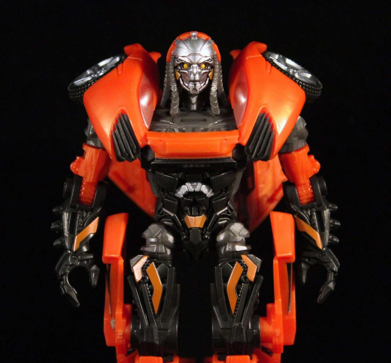 شخصية "KSI Widow" من سلسلة "Transformers Studio Series".
اسم الشخصية: KSI Widow، وهي هذه النسخة بأنها مستوحاة من الرسومات التصميمية (Concept Art) لفيلم Transformers: Age of Extinction، لشخصية لم تظهر في النسخة النهائية من الفيلم. 
التفاصيل: تتحول الشخصية من روبوت إلى سيارة، ويتميز هذا المجسم الملون باللونين البرتقالي والأسود بتفاصيل دقيقة.التغليف: يأتي المجسم في صندوق خاص من شركة Takara Tomy/Hasbro.
الطول: يتراوح طولها من 12 الى 13 سم
المزيد من المعلومات مراسلة الصفحة.
يتوفر خدمة توصيل لجميع محافظات العراق 🚕


**إذا كنت صاحب هذا الإعلان وتريد حذفه لأي سبب، رجاءا أرسل رسالة إلى الدعم الفني**
