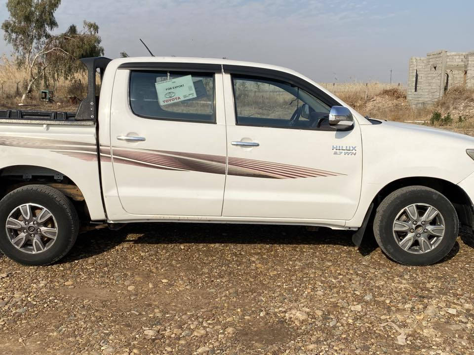 للبيع تيوتا  هايلوكس موديل2012كويتي كير عادي رقم الهاتف ‭0782 446 1045‬
