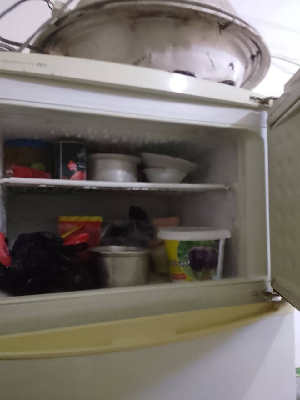 السلام عليكم غراض للبيع للاتصال عل رقم ***********
