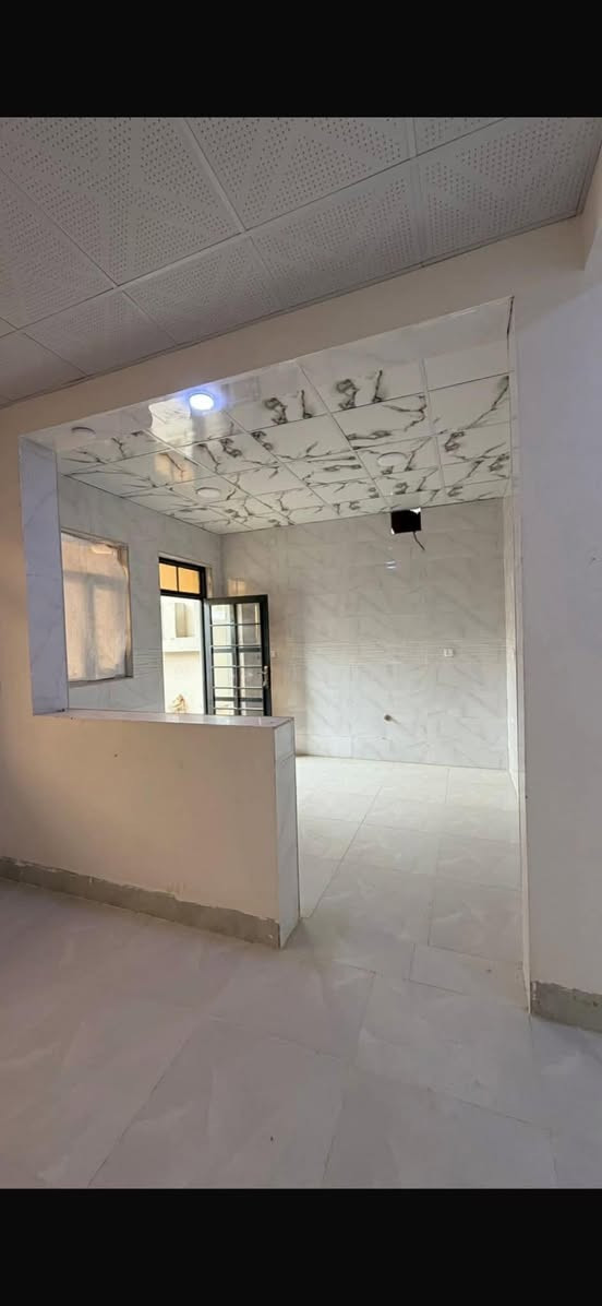 السلام عليكم

دار للبيع في الديوم التوحيد 

المساحه ١٠٠ متر مربع 10x10 ركن 

يتكون من : 4 غرف نوم +صالة +اسقبال + مطبخ 
سعره ٩٠ 
للاستفسار اكثر مراجعة مكتب ديوان العربي  تواصل على هل رقم ‭٠٧٧٢ ٥٧٦ ١٠٩٩‬
