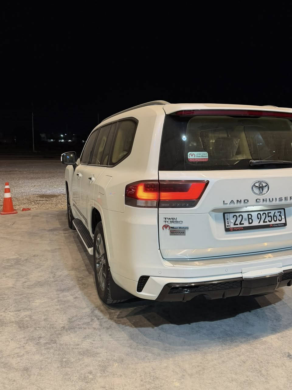 تويوتا لاندكروز  2023 ساز لمتد
جكسارة  GXR ماشيه 52 k
3شاشات 
اخت زيرو بل كارتون
محرك٦ سلندر تون تيربو 
عنده بصمتين +كاعيات بلادى 
سياره مكفوله دعاميه للدعاميه بشرط
بدون سبغ ،بدون شخط،بدون بارد،رمل مابى ،لحيه بدون صبغ
فول فول مواصفات
شاشه كبير لمس ،كاميره حاسة رادارات
٣ شاشات ،سلايد فتحه،لایتات لید و زینۆن
،كشن جلد كشنات كهرباء ،٨ ارباك ،تبريد مركزيه،سياره بصمتين،،ثلاجه
سيارة على نظافتها احسبها صفر زيرو
محرك ،كير بشرط 
سياره حيل حيل نضيفة ،،كلشى بلاديه
هزه و سنويه جديد بشرط تحويل و غرامة
رقم اربيل
نفسى اليوم /تحويل و وكالة  
للاستفسار
***********
