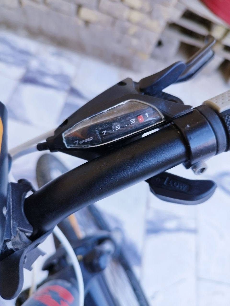 للبيع بايسكل BTWIN Rockrider ST 100

إطار ألمنيوم خفيف

7 سرعات خلفي  Shimano

3 سرعات أمامي 

فرامل دسك أمامية وخلفية

مساعد أمامي
مع حامل موبايل وحامل مطاره +رفرف خلفي وستاند

بحالة جيدة لم يستعمل اكثر من شهر

السعر: (135) وبيه مجال للشراي ناصرية, ذي قار


**إذا كنت صاحب هذا الإعلان وتريد حذفه لأي سبب، رجاءا أرسل رسالة إلى الدعم الفني**