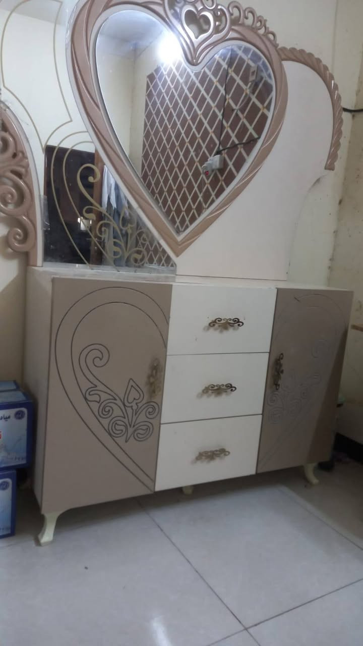 غرفه نوم مستعمل للبيع خشب تركي للاستفسار الاتصال ع الرقم
***********
***********
