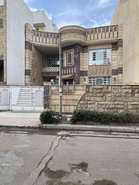 🏡 بيت 300م للبيع – واجهة 10م 🛣️الدار  زنجيل يطل على شارعين من الضهر وا...