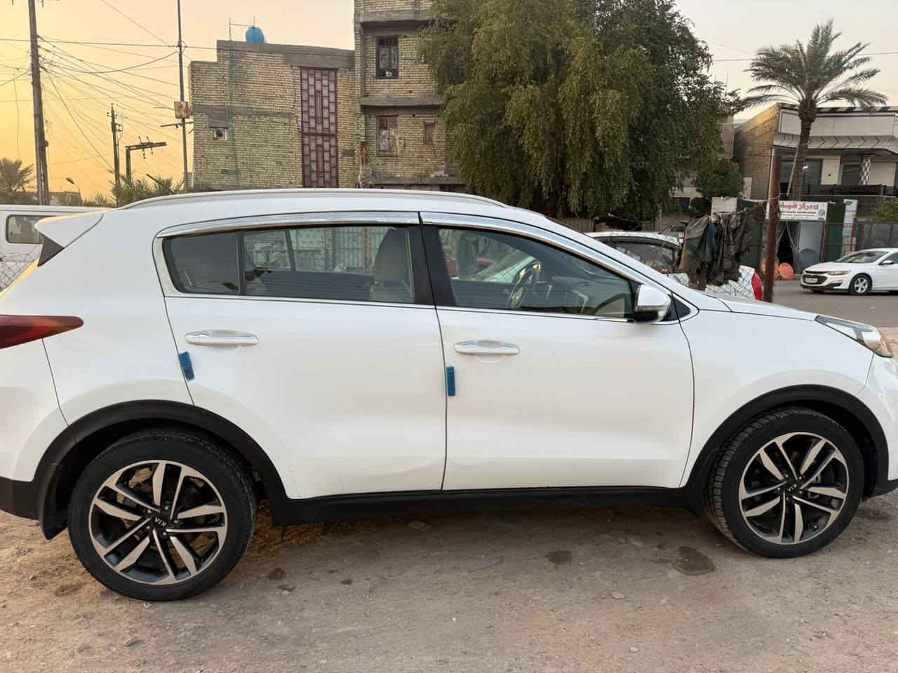 كيا سبورتج خليجي موديل ٢٠١٩ رقم بغداد الماني مبدل بنيد فقط وباقي السيارة ملاحظات بسيطة جدا السعر ١٨٥ ورقة وبيها مجال بسيط موبايل ***********  .
