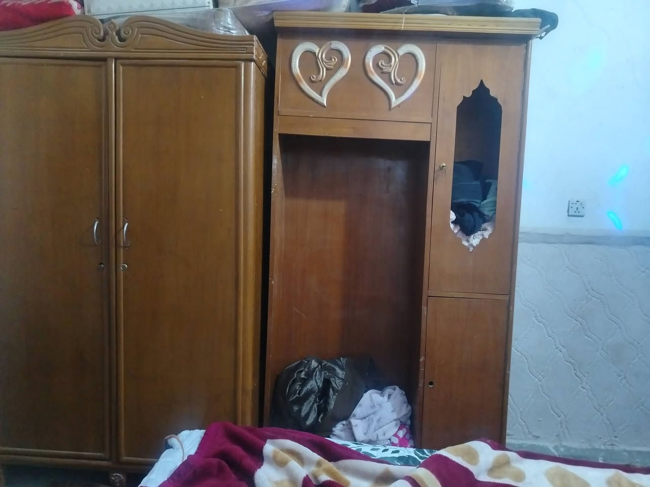 غرفه نوم البيع وبيها مجال  النتصال على هذا الرقم  ***********
