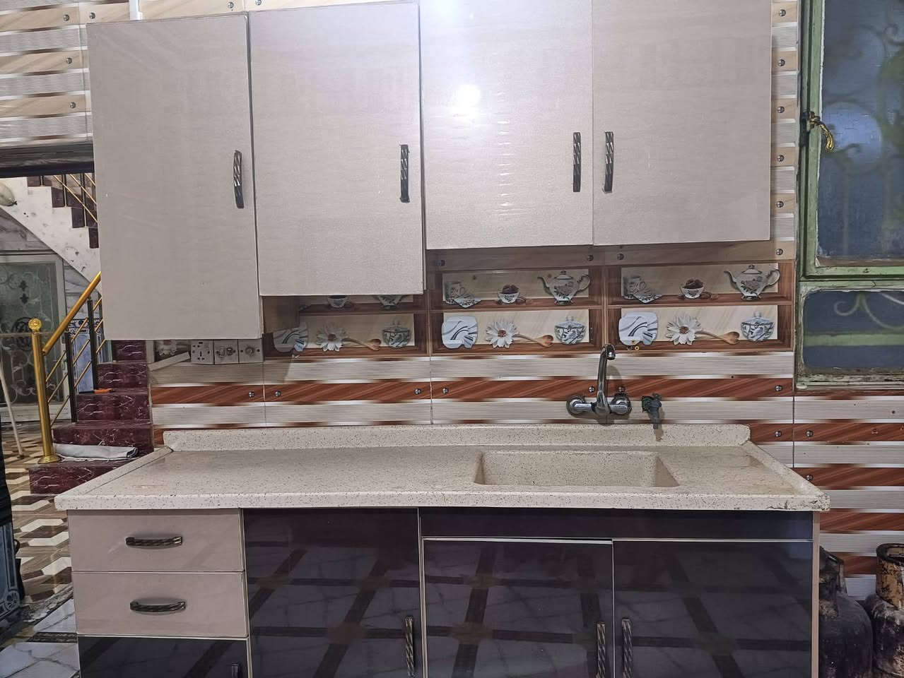 عندي كونتر للبيع بسعر مناسب وصحيات كرفان لاستفسار ***********
