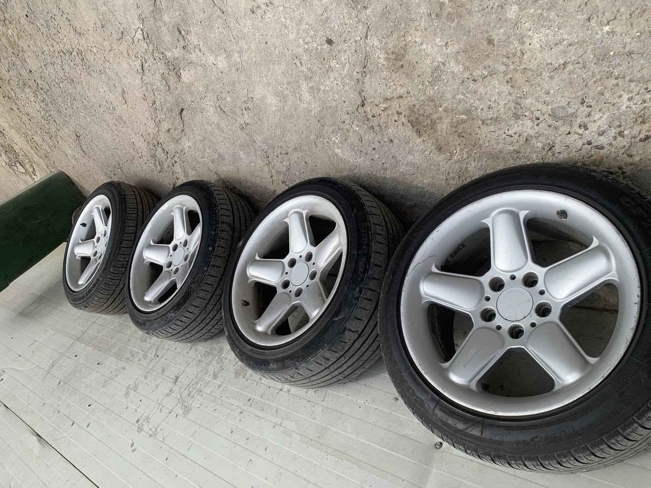 السلام عليكم
ويل ايسي شنايزر نضيفات كلش لا فطر ولا لحيم 

مع تايرات جدد السعر 400
المكان بغداد الدورة
***********
