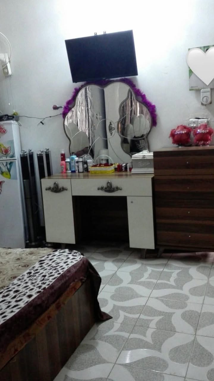 بيع مستعجل غرفة تركي ب ٣٠٠ بيهه مجال بسيط مكان حلة للاستفسار ***********
