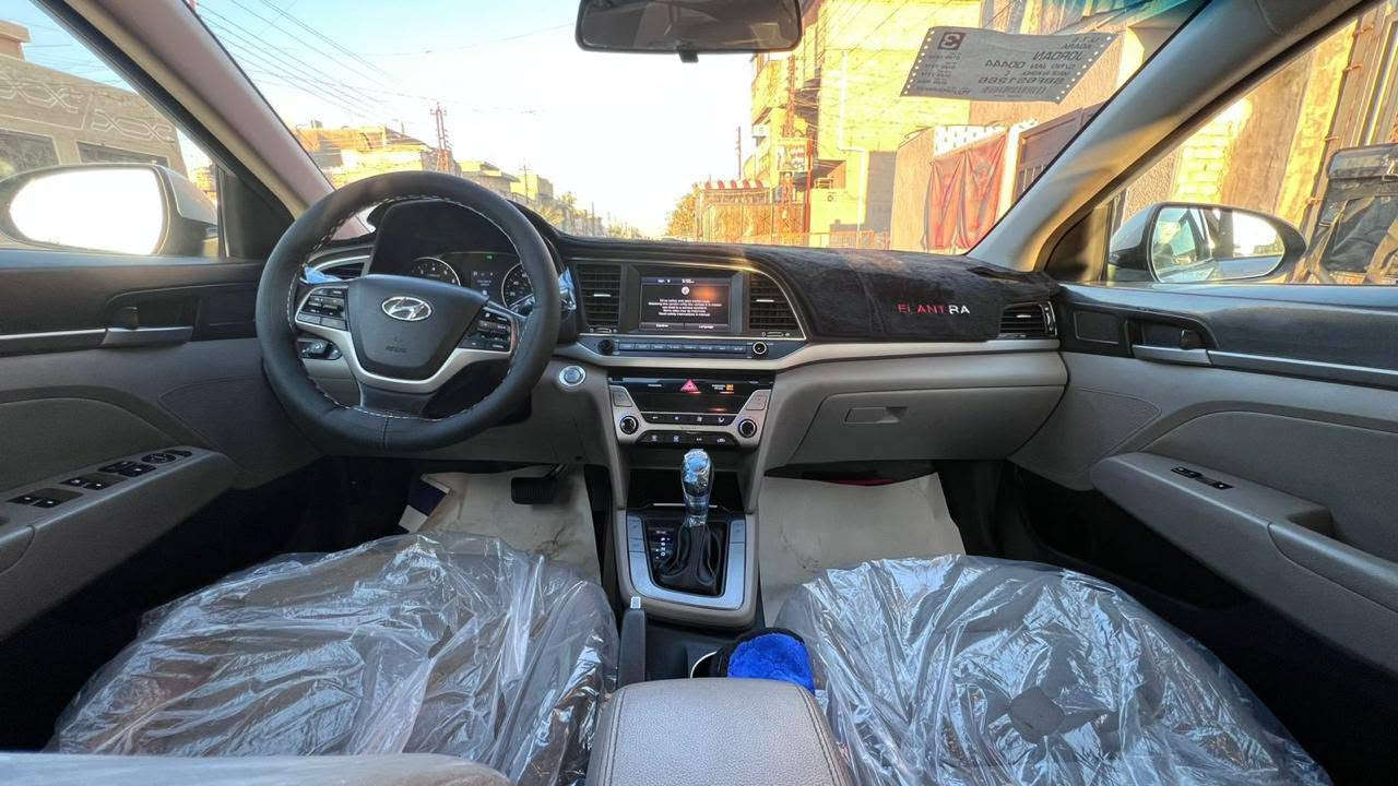 سلام عليكم النترا موديل ١٧
سياره نضيفه ما ماشيه بس٦٥ 
مكفوله من الضربه شرط سونار 
فقط صبغ دعاميات 
وارد امريكي نص فول مكينه ١٦٠٠ تيربو
السعر ١٢٠ وبيها مجال حك الجيه
للاستفسار ***********
