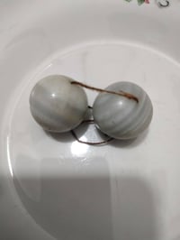 عندي هذني الاحجار ماعرف بيهن واريد ابيعهن الي يريدهن يتصل ماسنجر او وا...