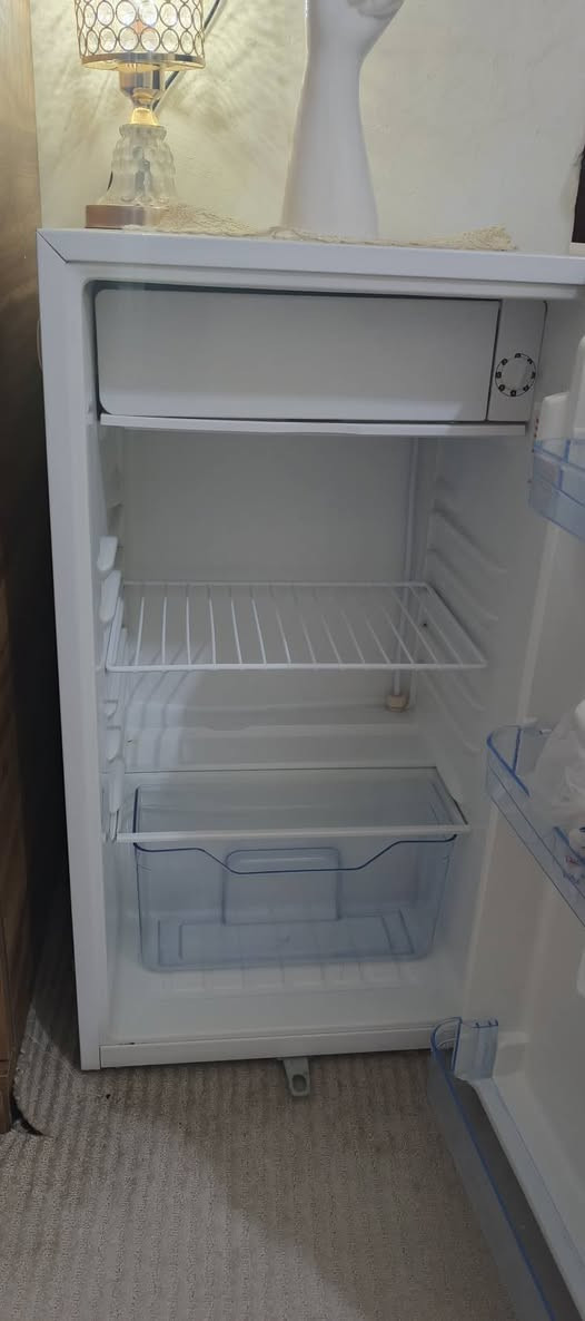 ثلاجة حجم صغير شغالة تجميد وتبريد  مستعملة قليل سعر 70


**إذا كنت صاحب هذا الإعلان وتريد حذفه لأي سبب، رجاءا أرسل رسالة إلى الدعم الفني**