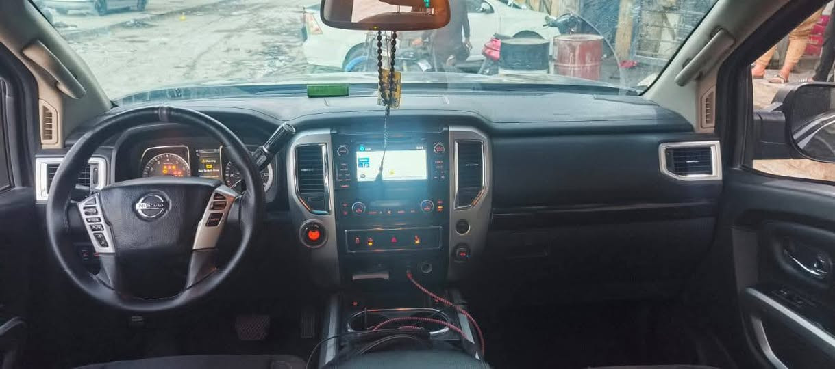 للبيع المستعجل من اجل عمليه وخفضت السعر من 170 لل160 وبيها مجال هم 
نيسان تيتان موديل 2017 شرط الوحيده بشكلها هذا بالعراق
للبيع للبيع للبيع
رقم بغداد مداور ثاني يوم باسم ولد من اهل اليرموك 
                            (باب طويل بدي قصير )
وارد امريكي 
مكينه وكير شبه الجديد لا تنقيص ولا تبخير 
حجم المكينه 5600 
الحلو بيها صيف شتاء تشتغل بانزين عادي بس اني عن نفسي افولها محسن 
حداديه مسويها من شهرين شبه الجديده 
مثيت سرعه 
رادار نقطه عمياء 
حساسات امامي خلفي 
شاشه دشبول 
كاميرا خلفيه 
گير تعليك
تبريد ثلج قطعتين 
تحكم ستيرن 
كاميرا خلفيه 
كشنات تدفئة 
تايرات جدد شرط ووصلهن موجود 
السياره نظيفة وحلوه واضافاتها احلى 
حادثها موضح بالصور المرفقه مع السونار 
عليها ادامه كاملة لمنظومة البانزين كاملة 
السياره سنويتها انتهت قبل شهر 
السياره عليها غرامات 600 الف دينار ينزلن من السعر النهائي بعد الاتفاق
مكان السياره النجف 
سعر العرض السابق  170 والان ب160 وبيها مجال قليل
للاستفار الاتصال على رقمي او التواصل واتساب *********** النجف, العراق
