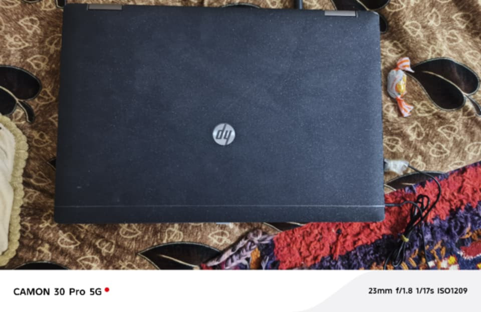 للبيع 130 وبي مجاي قليل لابتوب Hp Elite book بمعالجCori 5 من الجيل الثالث
وندوز 10
الرام 8 كيكا 
هارد خزن 500 كيكا 
حجم شاشة 15.6  ويا شاحنته لاصليه وحقيبه      الحصوه


**إذا كنت صاحب هذا الإعلان وتريد حذفه لأي سبب، رجاءا أرسل رسالة إلى الدعم الفني**