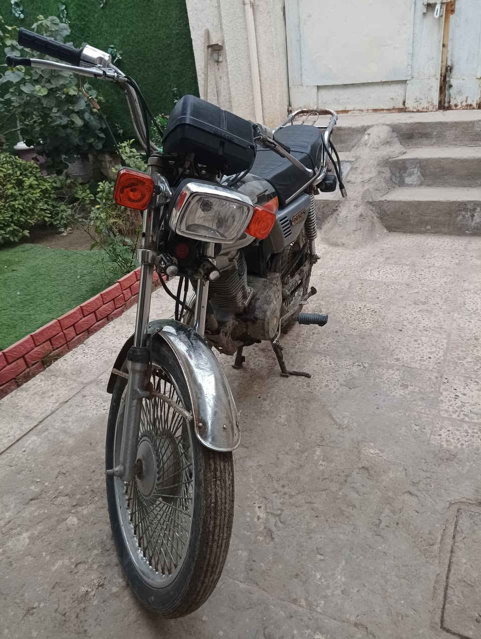 سلام عليكم دراجه ارشه 125ccاوراق اصوليه لون سلفر سعرها450 تواصل***********
