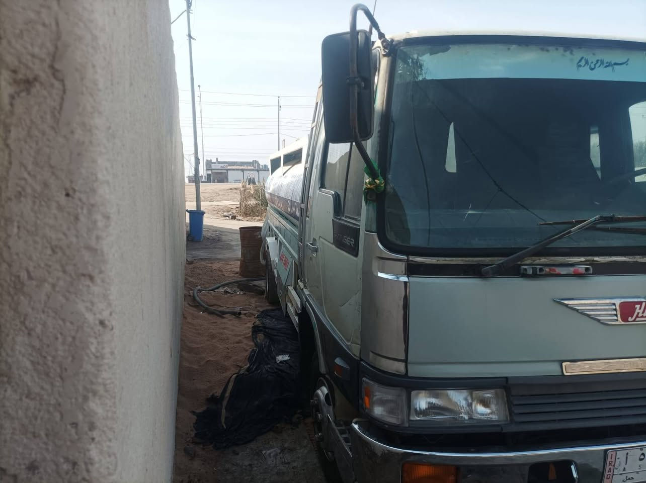 سلام عليكم دنكر رقم بصره اليف اصل دنكر حموله 8ونص طن تحويل ثاني يوم سياره مكينه 70 طيره عادي جاهزه من كافه النواحي روبن جديد معه هوز  تانكي مصبوغ قبل شهر صبغ اصلي محرك وكير وكسل وشاصي كفاله عامه فول كهربا دواخل سياره جديده سعر 143 وبيهة مجال العنوان بصره قضاء الدير هاتف *********** علمناً مكلف بنشرها
