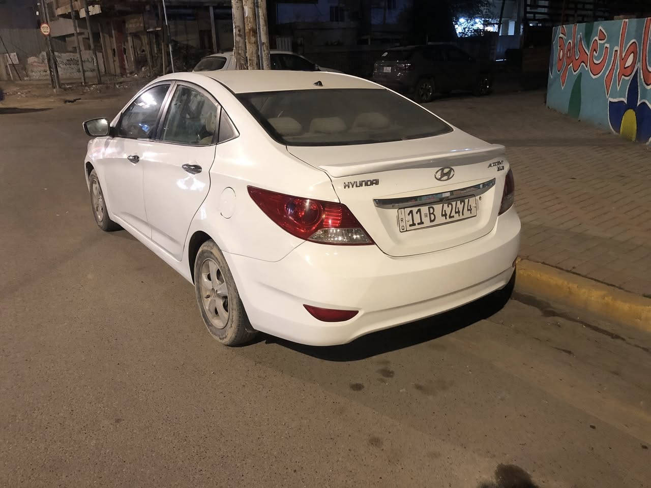 السلام عليكم للبيع ...هونداي اكسنت خليجي بلو موديل 2012  ماشيه 92 الف km جرس 120 يشتغل محرك 1600 دوش سلايت رووف تحكمات شاشه كامرة خلفيه 5 تجاوي ويل كب تحكم ستيرن كير ومحرك مكفولات السياره 
بيها صبغ جاملغ امامي وباب الصدر  وباب خلف السائق مو حادث اثر طخة بسيطه السياره باسمي الرقم الدولي هزه جديدة

 مكان السيارة بغداد حي العدل 
 السعر 94 ورقه وبيها مجال معقول

 السياره حلوة وناعمه وسعرها حلو وبالعافيه الياخذها منظومة تبريد جديده  وتحياتي للجميع
للاتصال ***********
