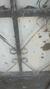 بيت تجاوز شارع مستشفى العسكري قرب قمر  المنير او قريب على بيت حسينية ا...