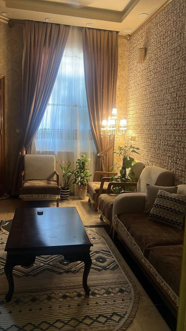 بيت للبيع مساحه 100متر طابقين بناء طابوق درجه اولى جنس العقار/طابو زراعي 
الموقع/الحر بدايه شارع الكابينات قريب على الشارع العام  قرب على سنتر زمزم موقعه جدا ممتاز 
السعر/155مليون وبي مجال بسيط 
***********
