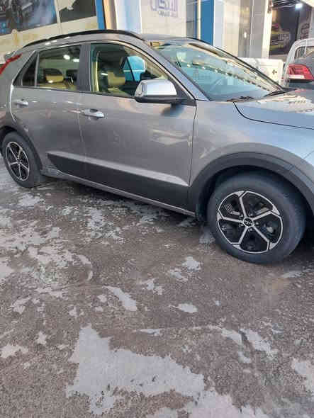 السلام عليكم  كيا نيرو موديل 23 فول مواصفات ماعده الفتحه 
محرك 1600 بلگن(شحن) دخول جديد امريكي 
 گيرها مالته مواس بيه 3 قطع كلير مصبوغه بامريكه اللون سلفر 
مرقمه وجاهزه السعر 165
عنوان بغداد رقم الهاتف 
***********
