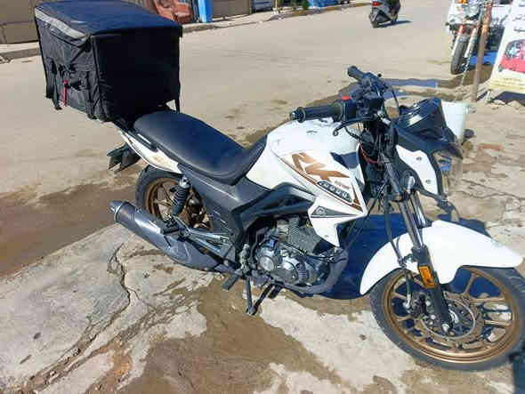 السلام عليكم دراجة RK موديل 2024  مكفوله كفاله عامه شهر 10 محرك 200 سي سي مرقمة اربيل بعدهه بسم الشركه كبل تحول مباشر دراجه نضيفه برغي ما مفتوح بيهه مكاني بغداد الشعب السعر مليون و750 الرقم ***********
