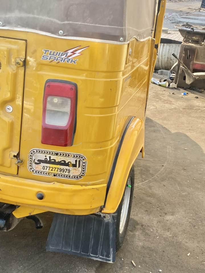 السلام عليكم اخواني تكتك للبيع موديل ٢٠٢٠ 
كفاله عامه من عدة الغد .. مكينه واكسن مكفوله 
السعر بـ٧ مليون  وبيه مجال المكان الحسينيه الراشديه 
الرقم ***********
