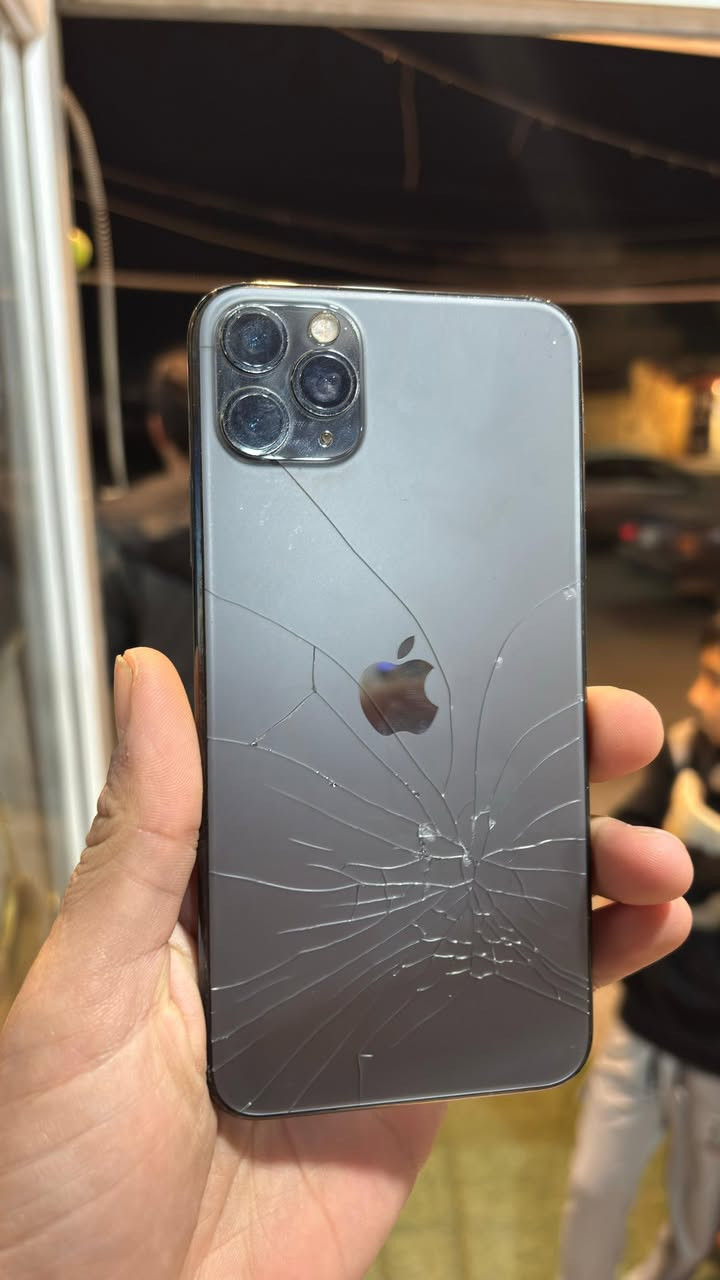 السلام عليكم
ايفون 11برو ماكس
ذاكره 256
باتري 95
مبدل شاشه اصلي 
ضهر مفطور 
تك خط 
سعر 250.
تواصل ***********
مكاني الشرقاط
