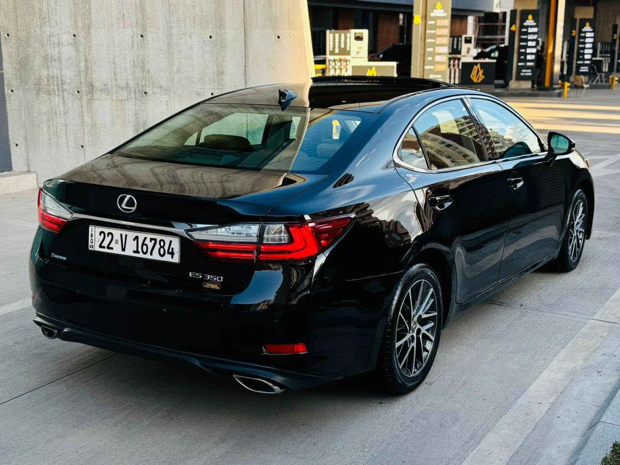 ﷽
LEXUS ES 350 2017
◽️ليگزز ES 350 موديل 2017 فول مواصفات
🔹لون اسود 
        ~~~~~~~~~~~~~~~~~~~~~~~~~~~~~~~~~
مكان🌇: سليماني               سعر💵: 194$ 🔐
 ◽️موبايل/ *********** ::: ***********📲
        ~~~~~~~~~~~~~~~~~~~~~~~~~~~~~~~~~
◽️محرك V6 3.5L سته سلندر
🔹گير و محرك بشرط مامفتوح
بدون صوت بدون صرف و خلل بشرط فحص
🔹ماشيه 65 الف حقيقي
🔹  اتنين بصمة بيلادي موجود📦

▫️بيها {{ باب سايق و  و نص بنيد صبوغ }} بدون داخل
🔹سيارة جديد حيل حيلوة نضيفة

◽️مواصفات
{{ بصمة - فتحة - داخل مشمشي و قهواي  - رادار أمامي و جانبي   - كشنات جلد - كشن تتفيىة و تبريد - كشن و ستيرن كهربا - كشن خزن - ستيرن تتفيئة - شاشة - ماوص - تبريد مركزي - نيزامي أيكو - نيزامي سبورت - لايت ليدو زينون - مراي شفت - ڤوليوم - بلاجكتور - بعد هواي مواصفات }}

◽️اربع تاير و ويل بيلادي جديد بدون مصروف
🔹نظافه ١٠٠٪؜ كامل سيرفس بدون نقص و بدون مصرف
🔹بسميً السنويه بشرط تحويل و خرامه
🔹سنوي و رقم و هزة كلها جديد
سياره مابيها دينار مصرف كامل من كل نواحي

نفسي يوم /تحويل و كاله حاظر
مكان / داخل سليمانيه🌆
        ~~~~~~~~~~~~~~~~~~~~~~~~~~~~~~~~~
