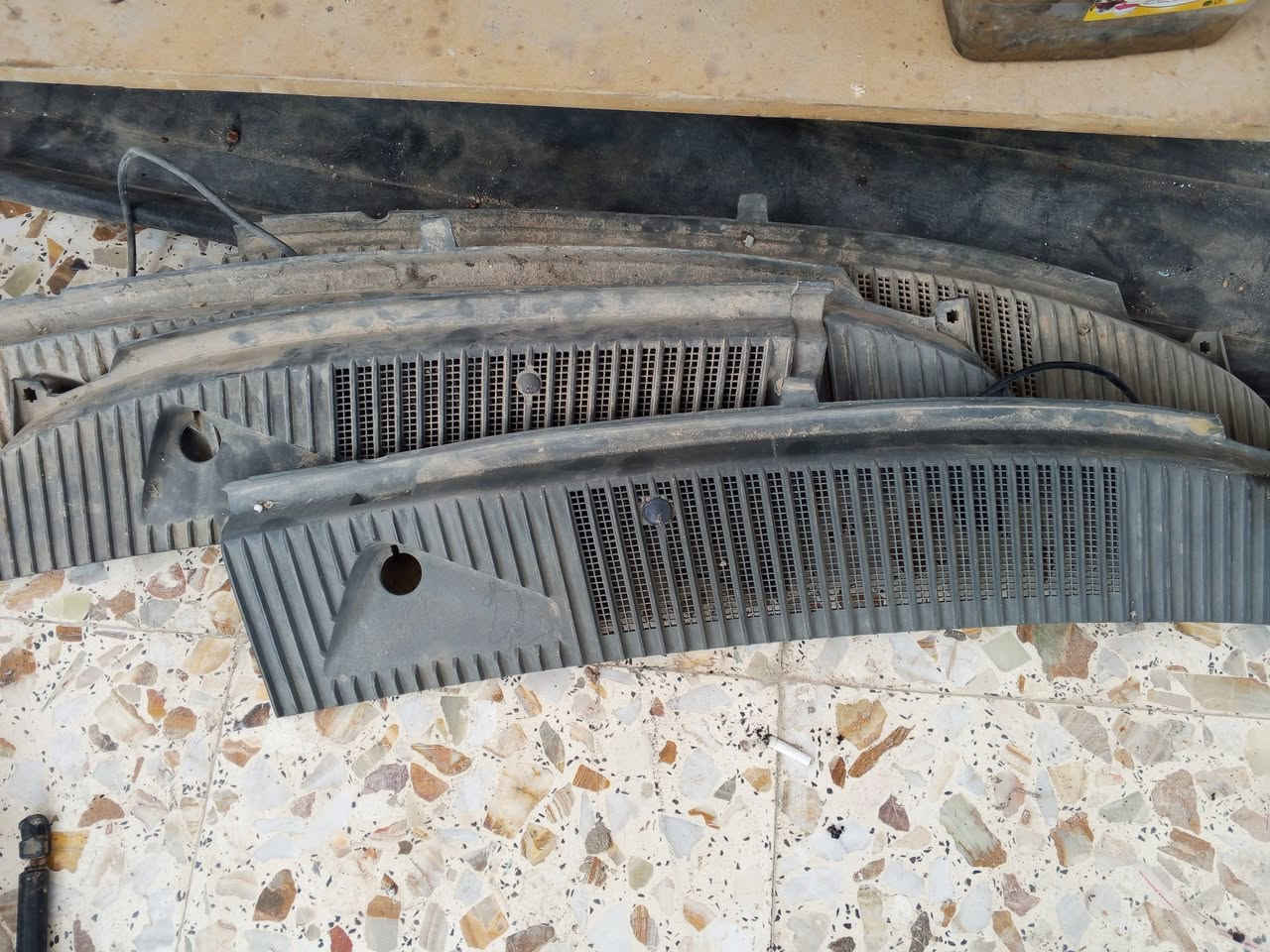 للبيع
فان كاديت الواحد 20 
واقيات مطريه بنيد الزوج 15 
غلاف بطانه 5 
دبل الواحد 5 
شوته 10 
قليج كير 10 
دكشن بارد 10 
قبق ولفات الواحد 10 
غطاء اسعافات كلهن 10 
زوج مري  20 
جاين 5 
مكاني نجف 
***********
