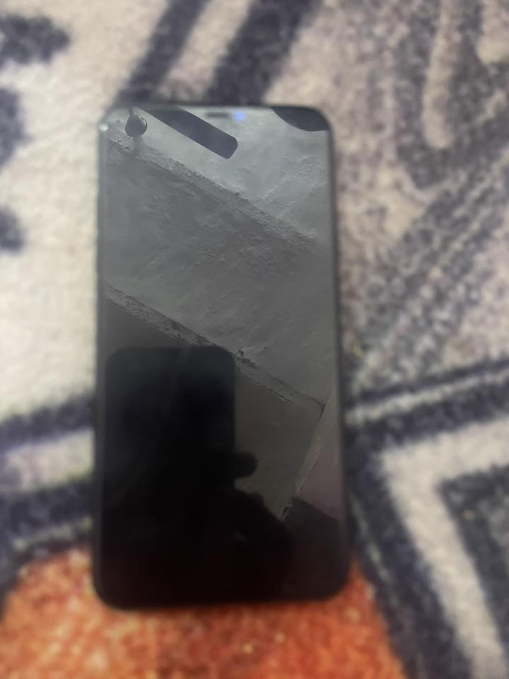 سلام عليكم آيفون 11برو ماكس مثل ما شوفون الضهر والشاشه بيه فطر ومقفول السعر 250وبي مجال للشراي ***********
